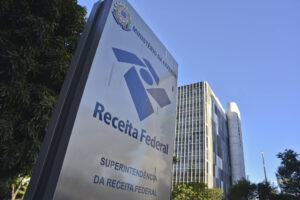 Como falar com a Receita Federal por telefone? Veja 0800