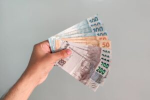 Quer pegar empréstimo para investir? Veja se vale a pena