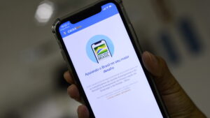 CAIXA libera R$ 4.500 para quem tiver o aplicativo no celular